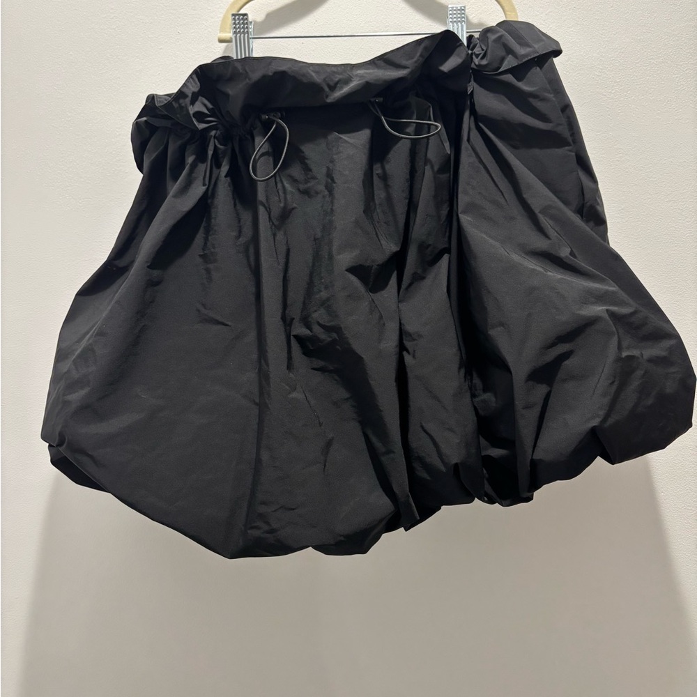 H&M Bubble Black Gathered Skirt